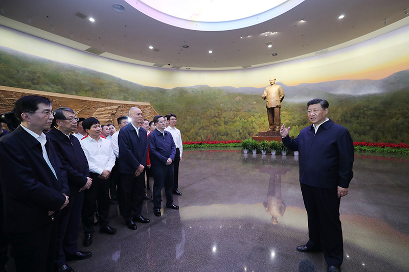 9月12日，中共中央總書記、國家主席、中央軍委主席習近平視察中共中央北京香山革命紀念地。這是習近平在香山革命紀念館參觀《為新中國奠基》主題展覽，并發表重要講話。